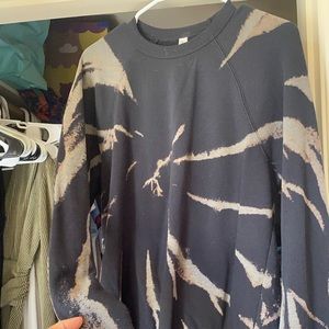 Bleached pullover